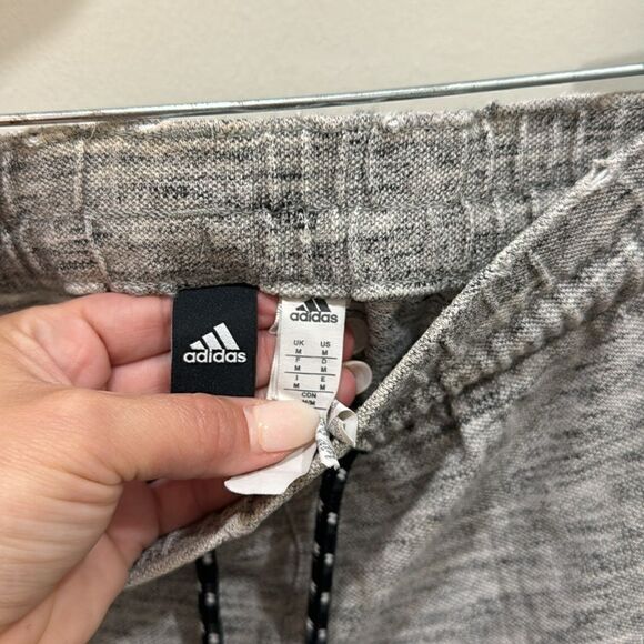 Adidas cut off gray shorts Size M - Picture 2 of 4